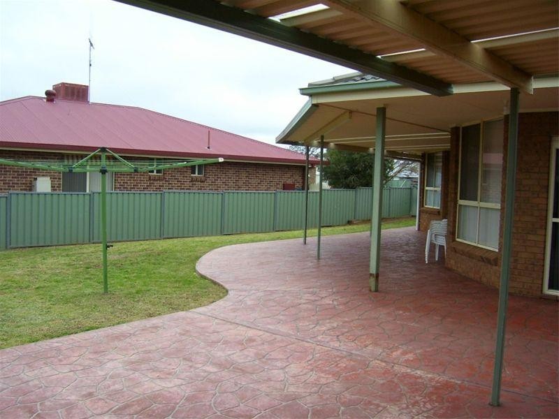 5 Friendship Place, Parkes NSW 2870
