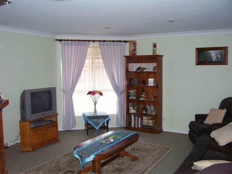 5 Friendship Place, Parkes NSW 2870