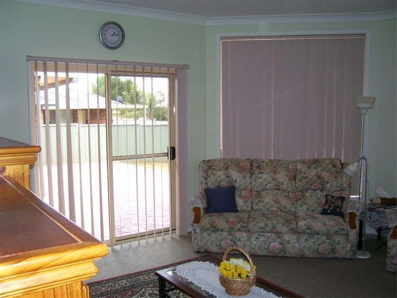 5 Friendship Place, Parkes NSW 2870