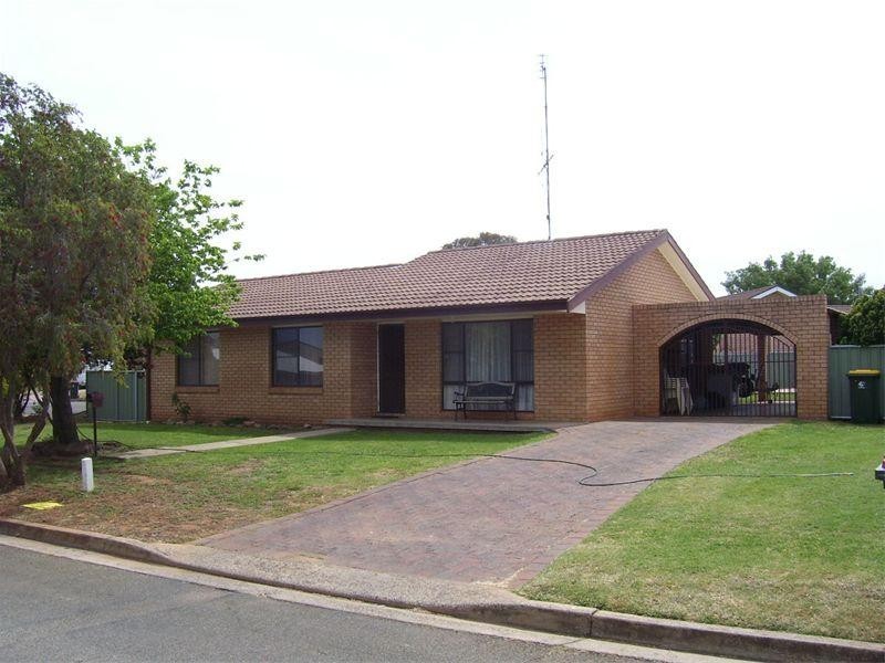 30 Middleton Street, Parkes NSW 2870