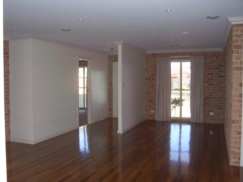 8 Arana Place, Parkes NSW 2870