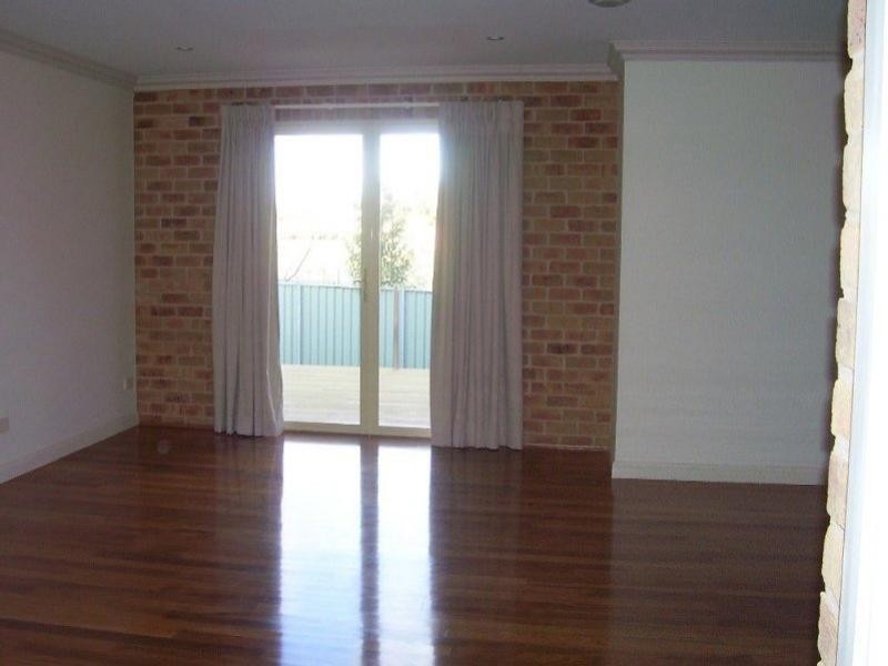 8 Arana Place, Parkes NSW 2870