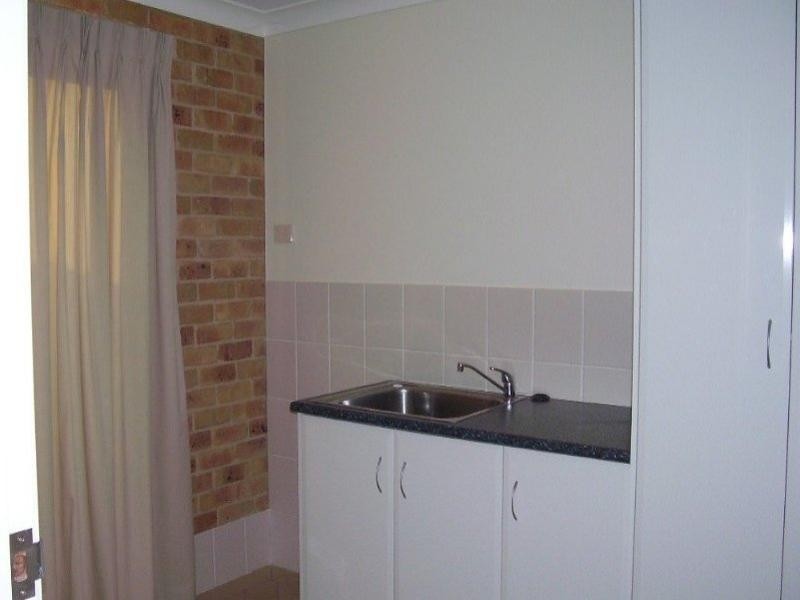 8 Arana Place, Parkes NSW 2870