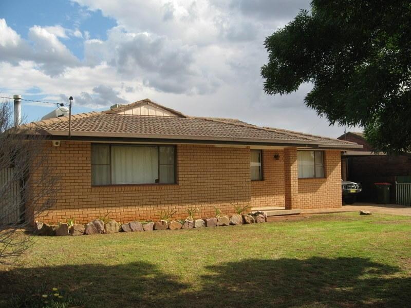31 Webb Street, Parkes NSW 2870