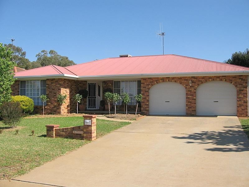 4 Danilenko, Parkes NSW 2870