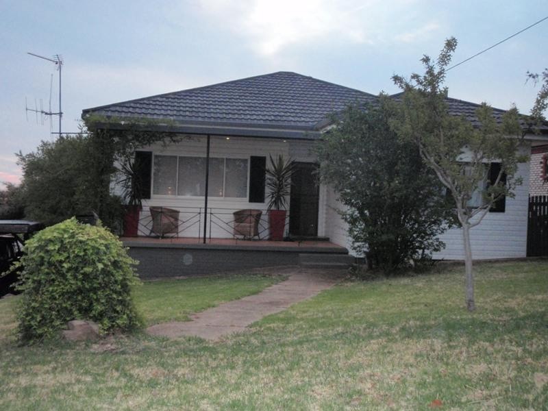32 High Street, Parkes NSW 2870