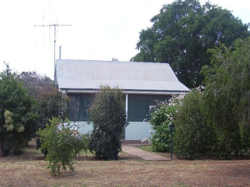 18 Woodward Street, Parkes NSW 2870