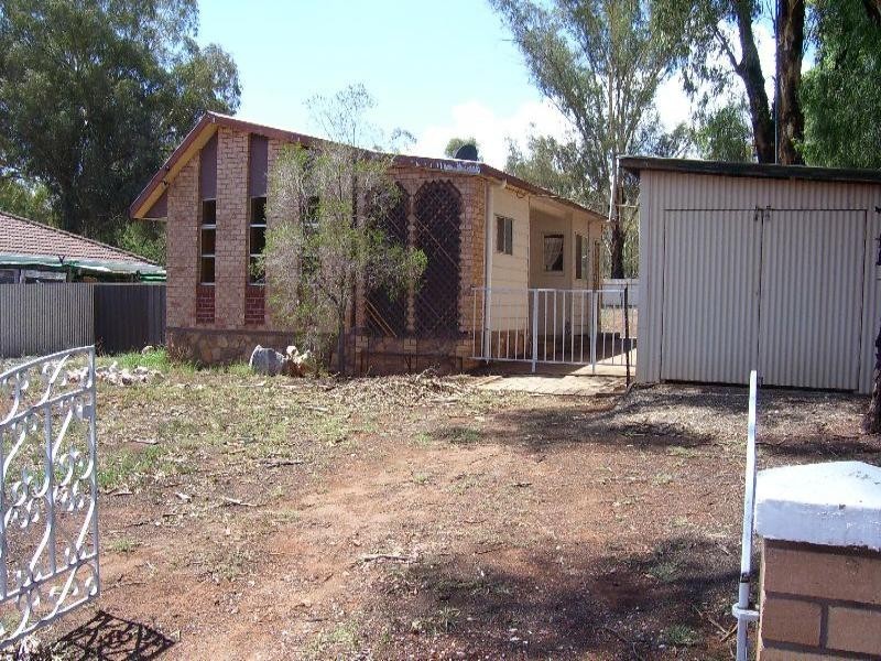 3 Caswell Street, Peak Hill NSW 2869