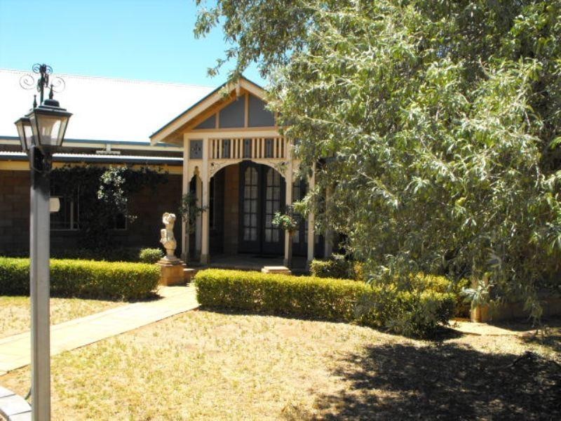 237 Nash Street, Parkes NSW 2870