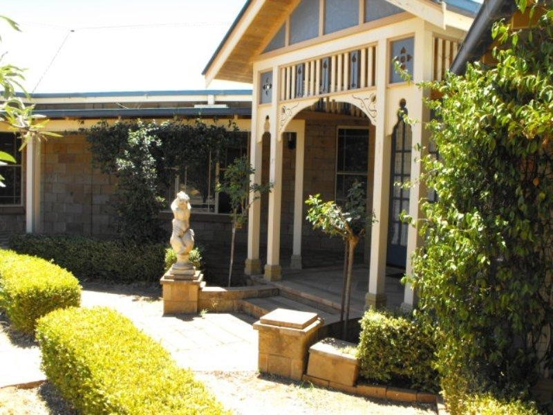 237 Nash Street, Parkes NSW 2870