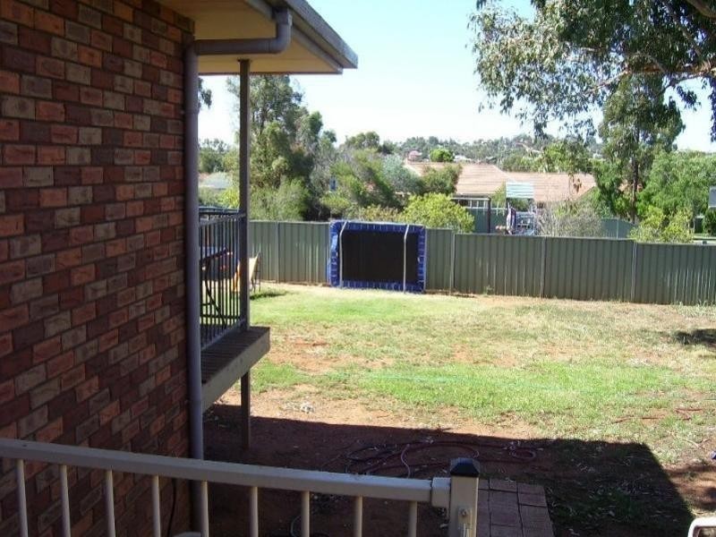 18 Georgefield Drive, Parkes NSW 2870