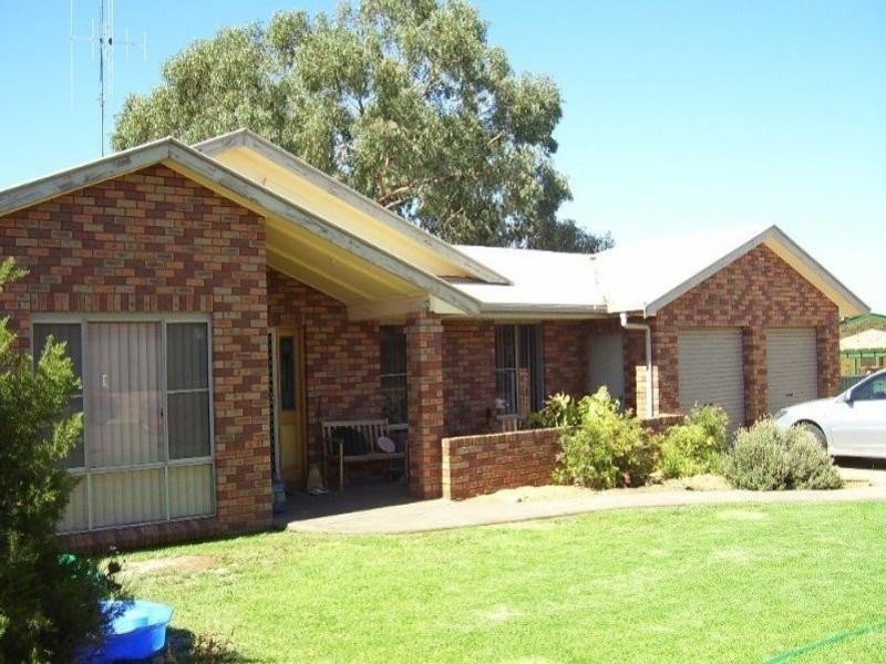 18 Georgefield Drive, Parkes NSW 2870