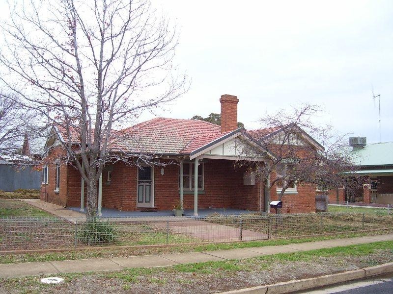 5 Cooke Streert, Parkes NSW 2870