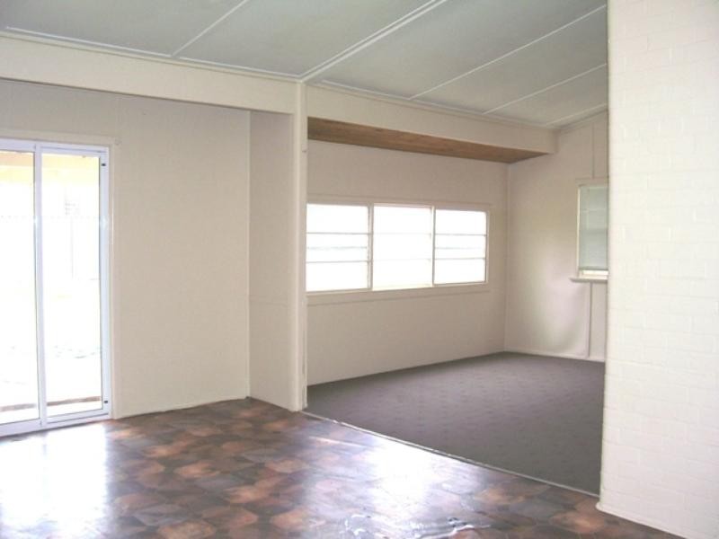 5 Cooke Streert, Parkes NSW 2870
