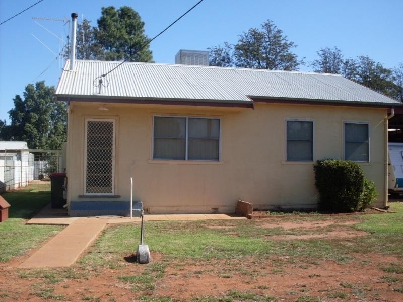 13 MacArthur Street, Parkes NSW 2870