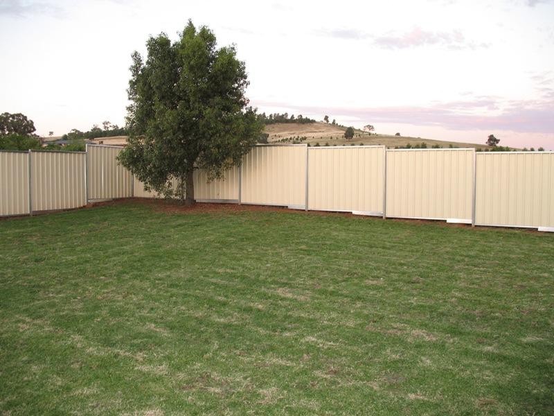 15 Noonan Street, Parkes NSW 2870