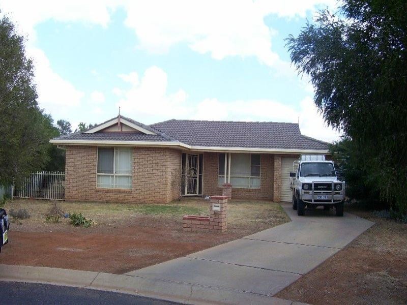 11 Thomas Tom Crescent, Parkes NSW 2870