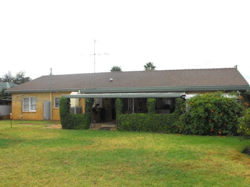 17 Carrington Street, Parkes NSW 2870