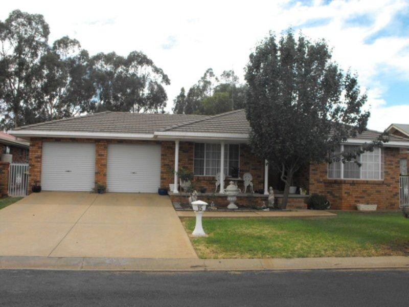 15 Paterson Street, Parkes NSW 2870