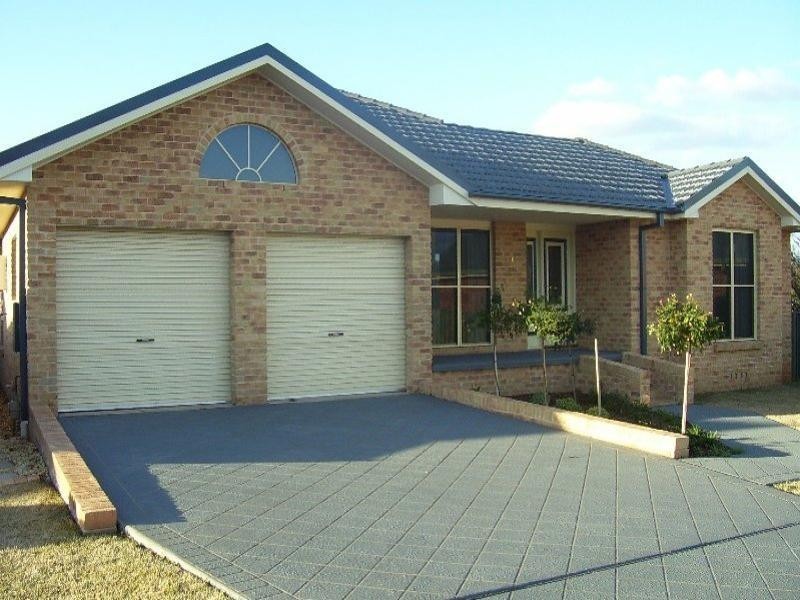 8 Arana Place, Parkes NSW 2870