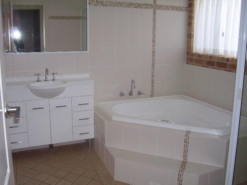 8 Arana Place, Parkes NSW 2870