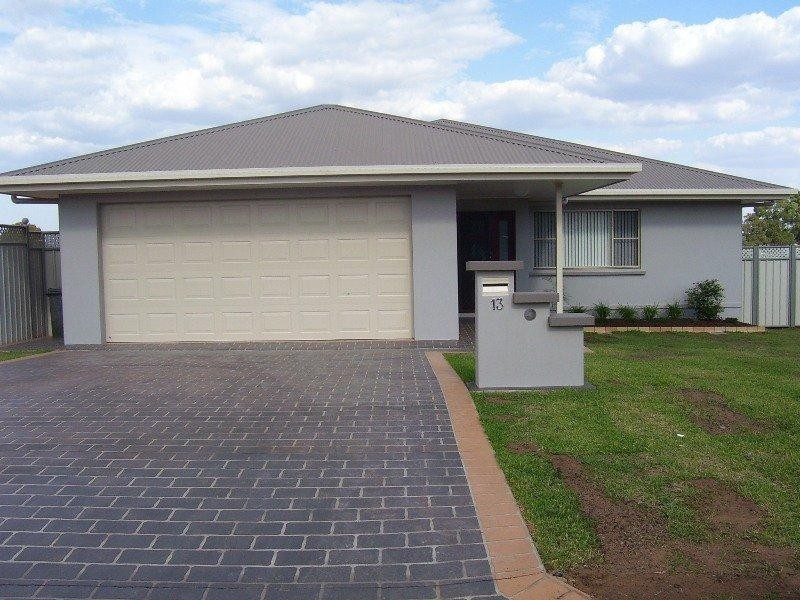 13 Koala Street, Parkes NSW 2870