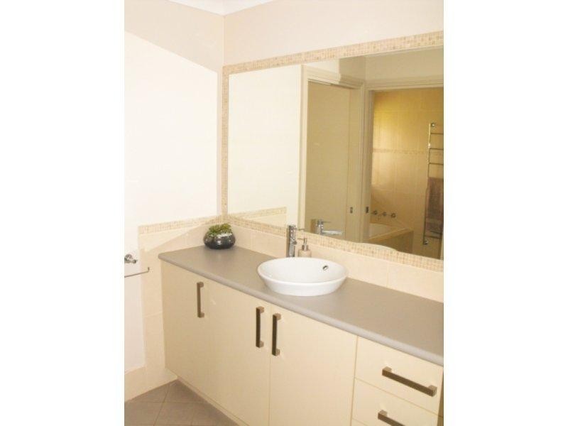 11 Avoca Place, Parkes NSW 2870