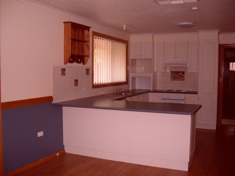 27 Moor Street, Parkes NSW 2870
