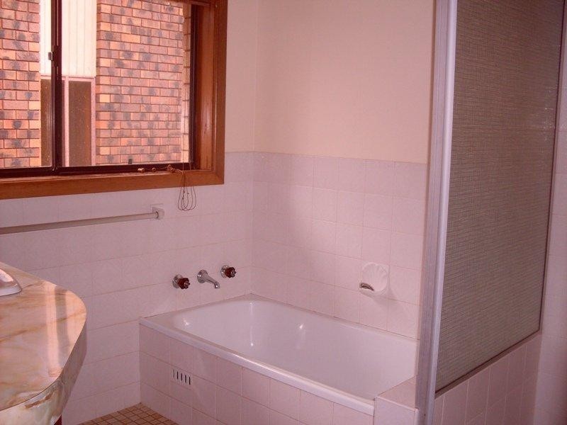 27 Moor Street, Parkes NSW 2870