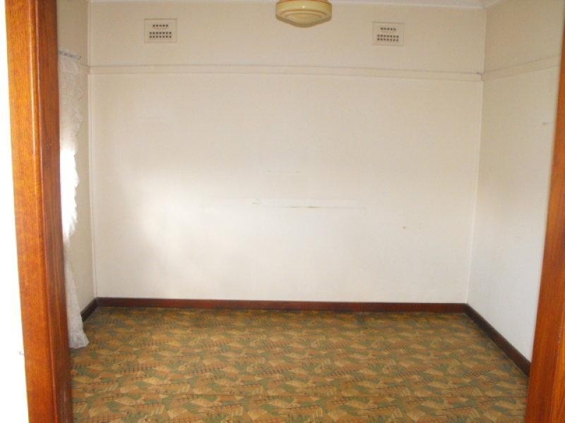 7 GRENFELL Street, Parkes NSW 2870