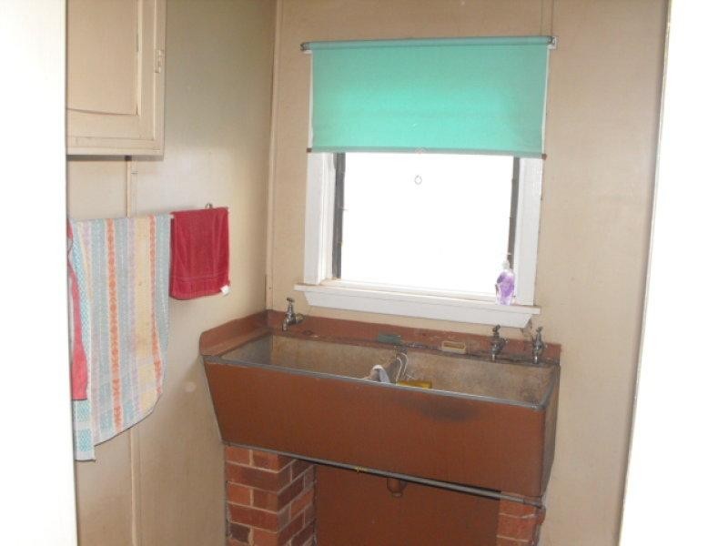 7 GRENFELL Street, Parkes NSW 2870