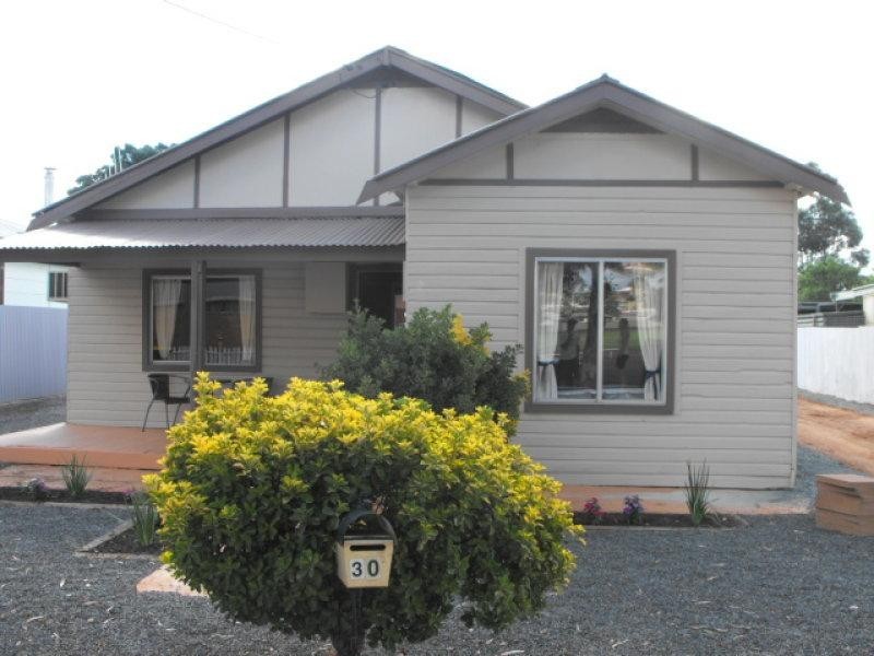 30 Station Street, Parkes NSW 2870