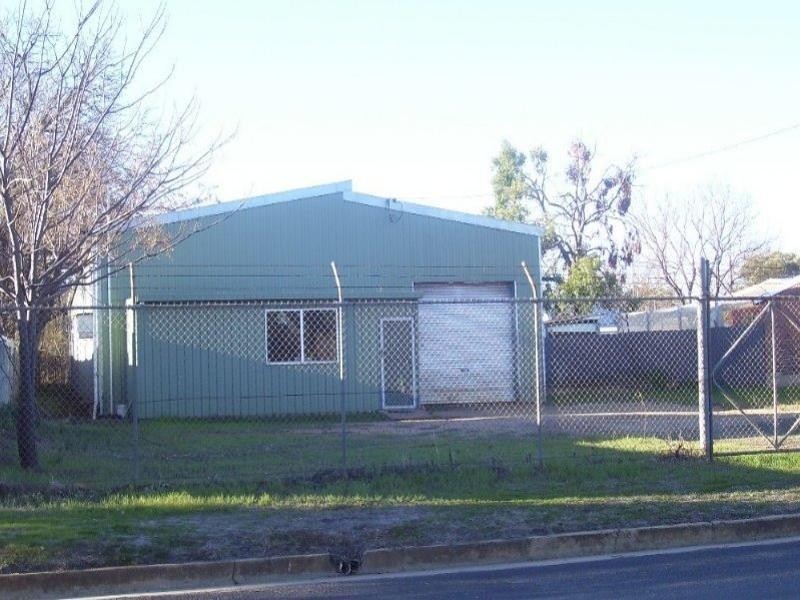 16 May Street, Parkes NSW 2870