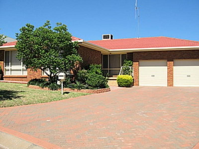 10 Highland Avenue, Parkes NSW 2870