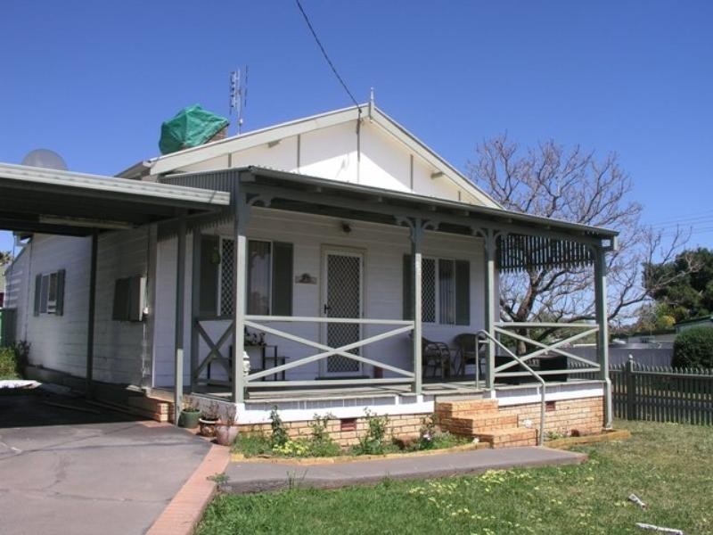 13 Medlyn Street, Parkes NSW 2870