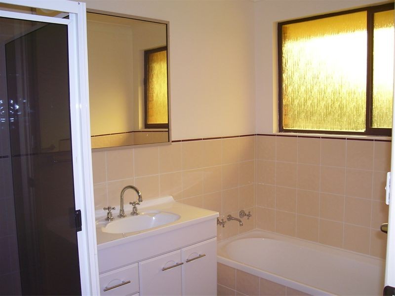 36 Barton Street, Parkes NSW 2870