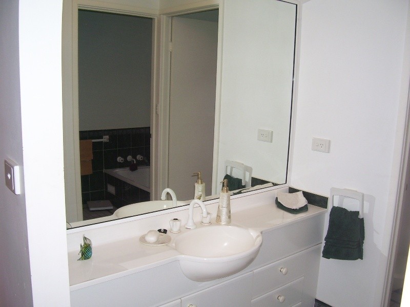 2 Glengowrie Close, Parkes NSW 2870