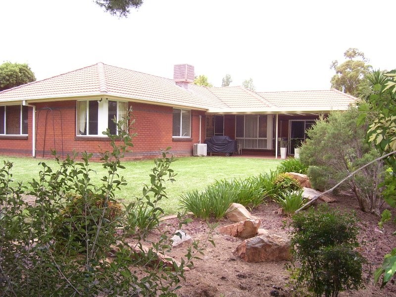 2 Glengowrie Close, Parkes NSW 2870