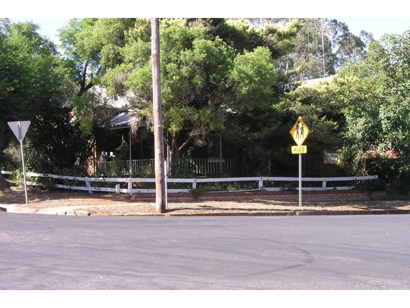 54 Orange Road, Parkes NSW 2870