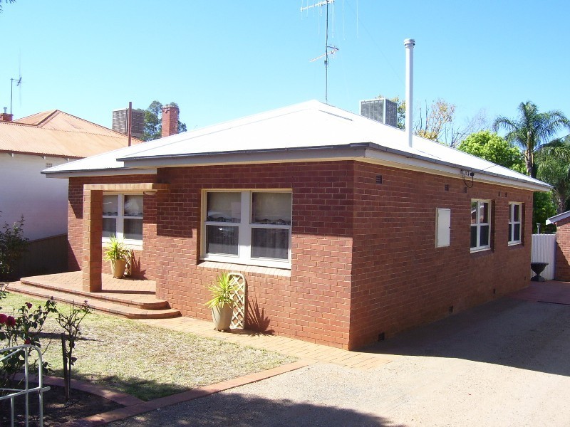 27 Mitchell Street, Parkes NSW 2870