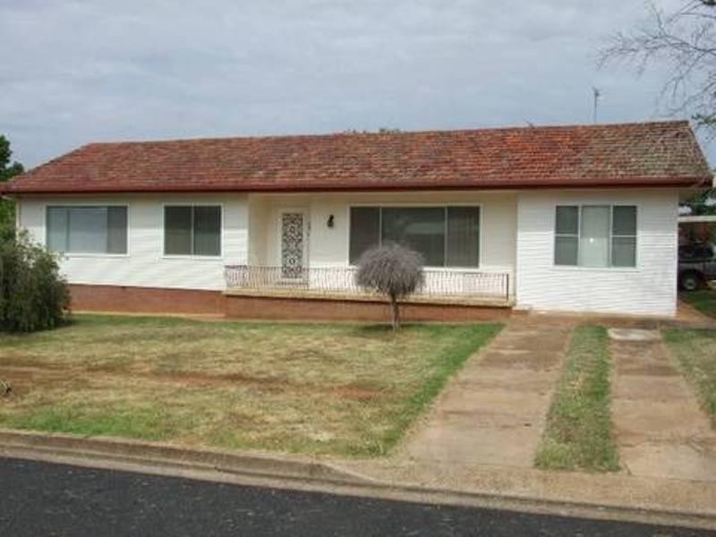 17 Orange Street, Parkes NSW 2870