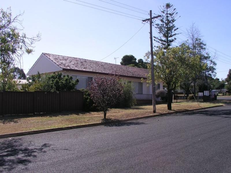 17 Orange Street, Parkes NSW 2870
