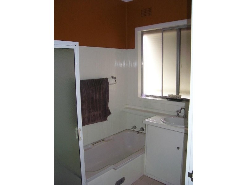 17 Orange Street, Parkes NSW 2870