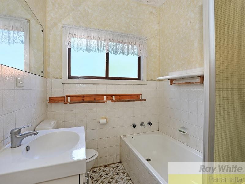 11 Peggy Street, Mays Hill NSW 2145