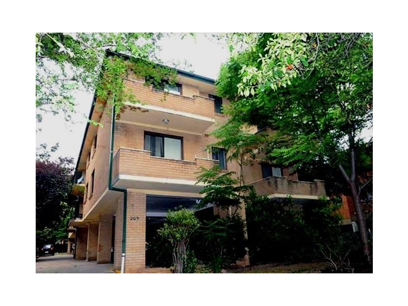 2/209 Hawkesbury Road, Westmead NSW 2145
