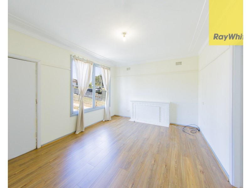 13 Redbank Road, Northmead NSW 2152