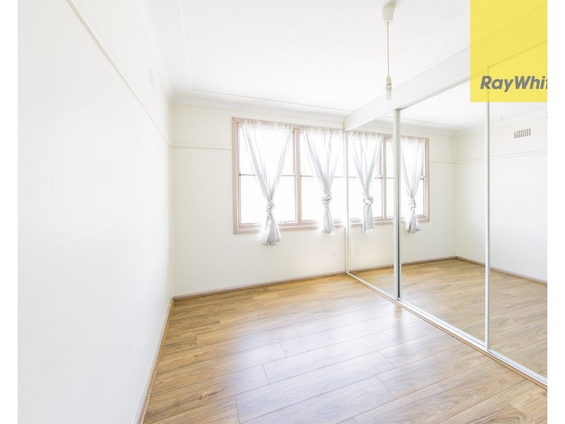 13 Redbank Road, Northmead NSW 2152