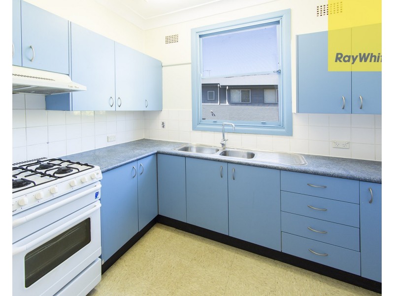 13 Redbank Road, Northmead NSW 2152