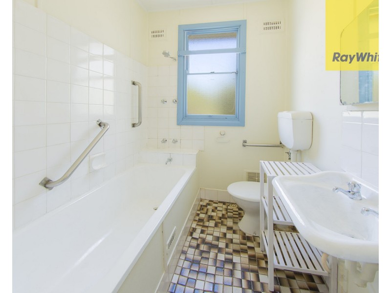 13 Redbank Road, Northmead NSW 2152