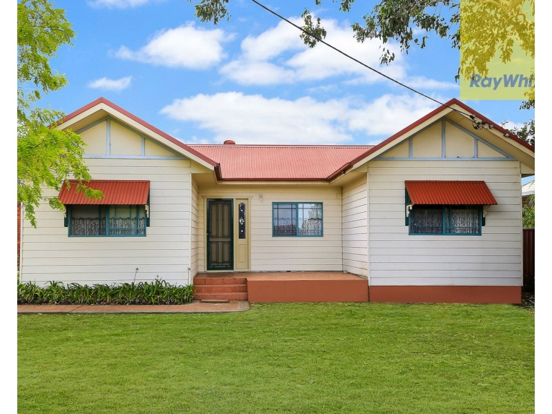 4 Highland Avenue, Toongabbie NSW 2146